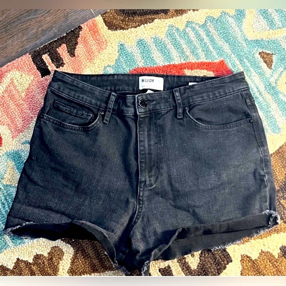 ⭐️WILLIAM RAST⭐️ Black denim Shorts SZ 30